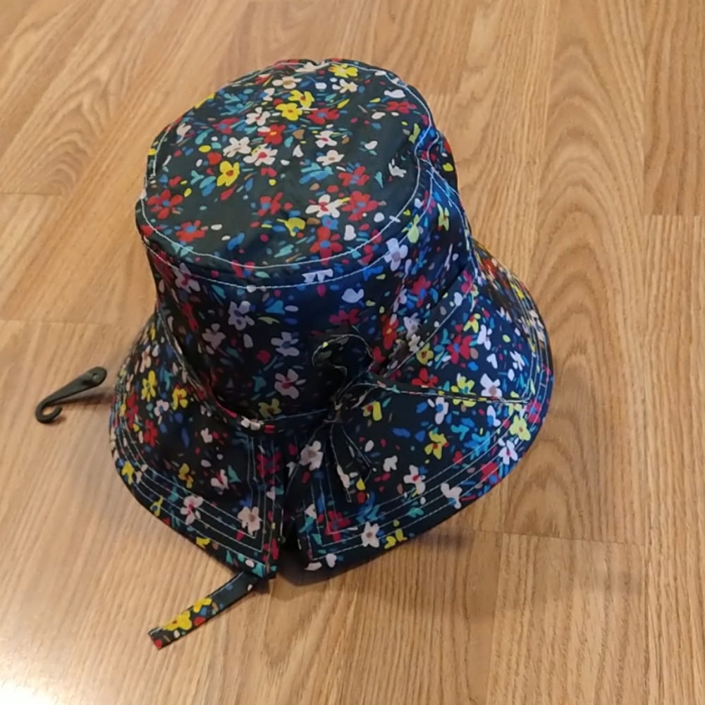 Totes Bucket Floral Hat. NWOT